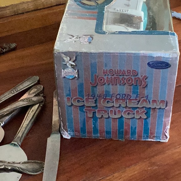 π¨ Deadstock 1948 Ford F1 ICE CREAM TRUCK Howard Johnsonβs NIB - Picture 6 of 16